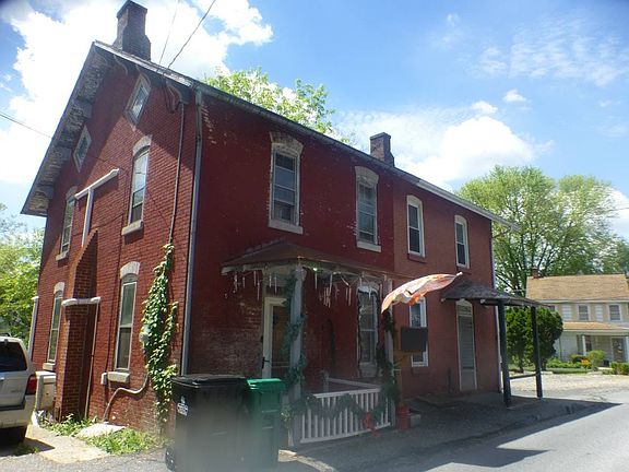 3rd image of 353 Boyd St