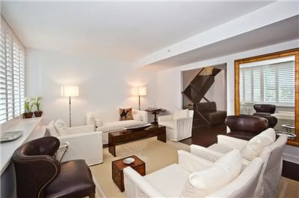 Sold by R New York | media 4