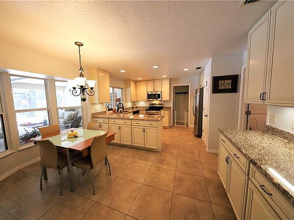 3rd image of 107 Country Hill Dr