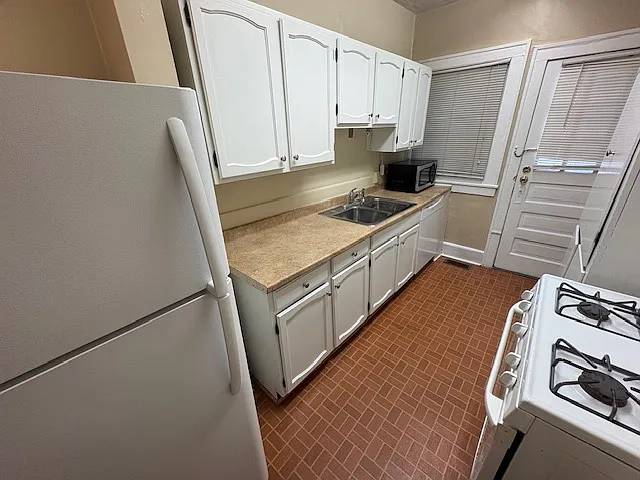 2 bed, 1000 sqft, $1,600 — Photo 2