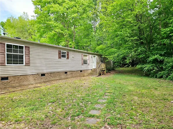 399 Keystone Dr, Summerfield, NC 27358