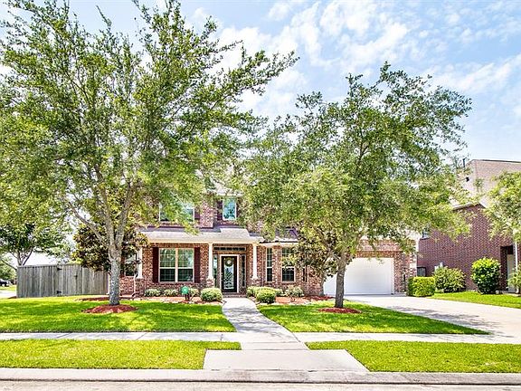 Stunning curb appeal. Corner lot on a cul-de-sac street.