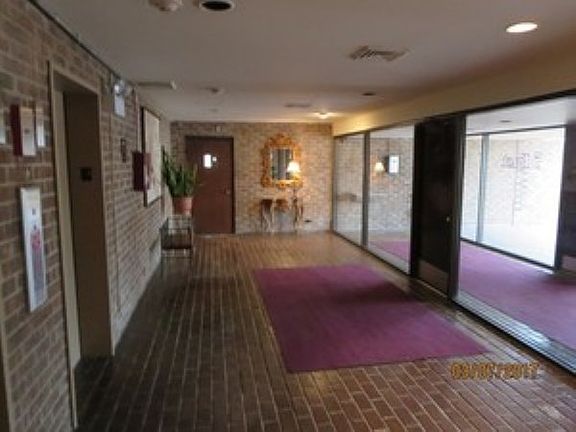 3rd image of 5 E Carriageway Dr APT Penthouse 09