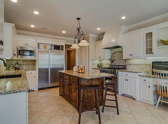 4th image of 1005 Estate Dr