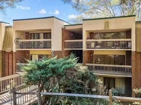 500 Umstead Dr Unit 304-A, Chapel Hill, NC 27516