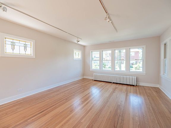3rd image of 9841 S Hoyne Ave