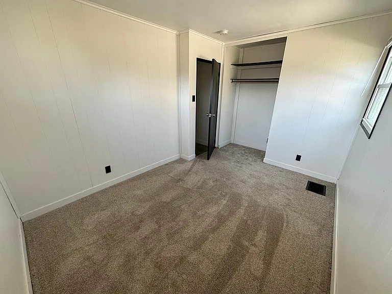 1504 Keith Dr NE — Photo 9