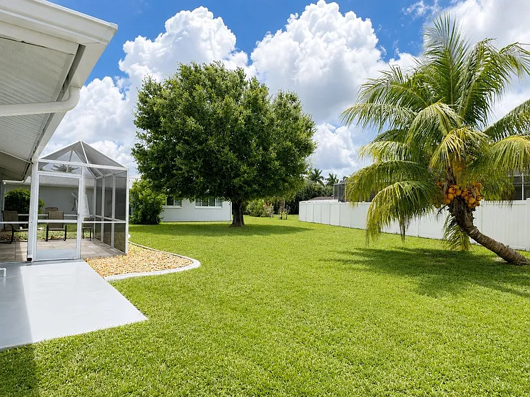 912 Dolphin Dr — Photo 21