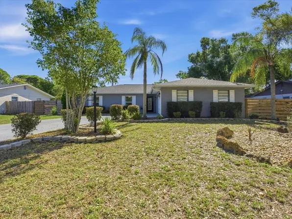 1467 Georgetowne Dr, Sarasota, FL 34232