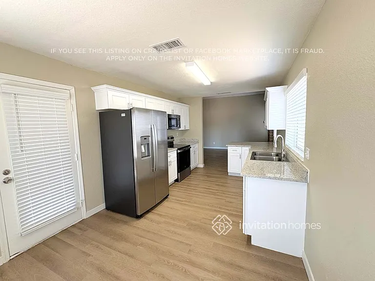 4205 N 101st Ave — Photo 7