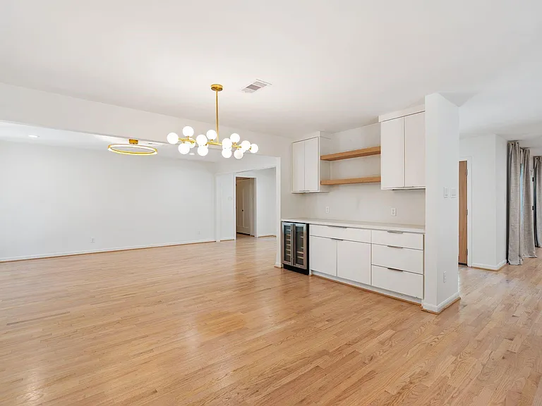 13703 Queensbury Ln — Photo 9