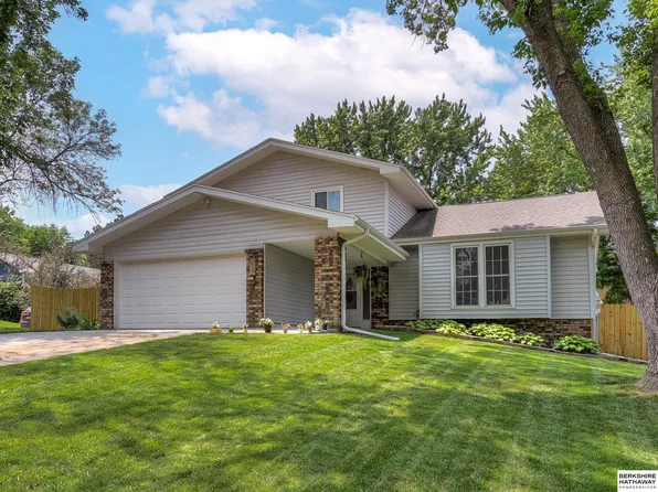 1412 Beechwood Ave, Papillion, NE 68133