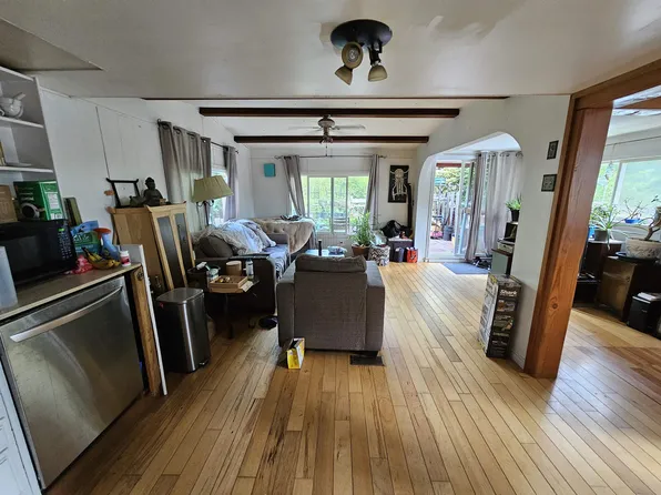 6 Bracken Pkwy, Squamish, BC V0N 1H0