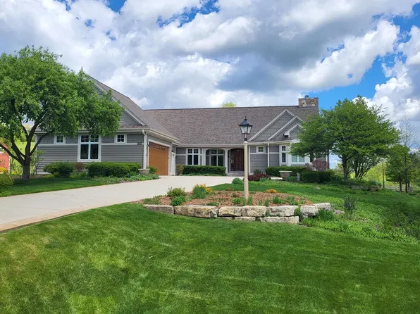 N42W28902 Imperial DRIVE, Pewaukee, WI 53072