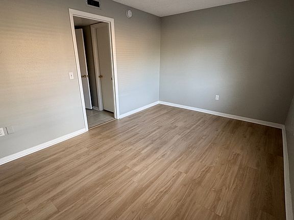 4th image of 105 San Paulo Cir