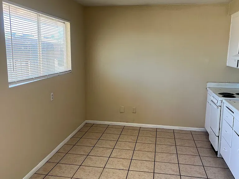 2028 Daley St — Photo 3