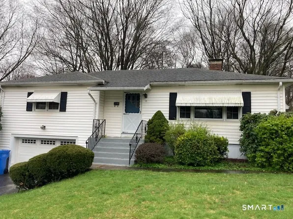 17 Juniper Ridge Dr, Waterbury, CT 06708