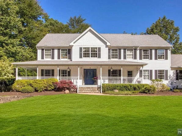 5 Orchard Ln, Old Tappan, NJ 07675