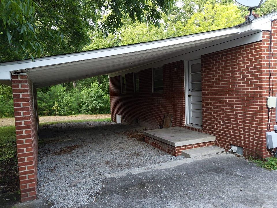 2nd image of 911 Willard St