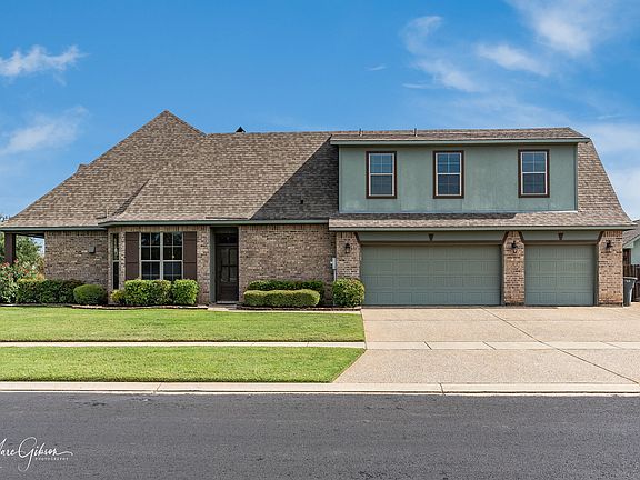 2nd image of 751 Hackberry Dr