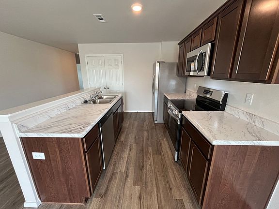 5th image of 10631 Loganberry Dr