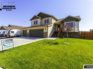 761 Whipsaw Dr, Evansville, WY 82636