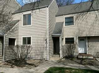 2010 Blackthorn Dr, Champaign, IL 61821