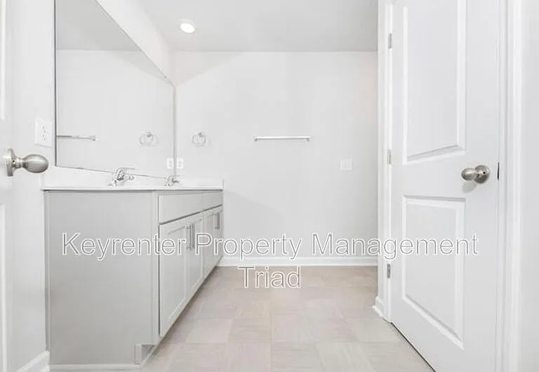 1122 Banworth Ct — Photo 5