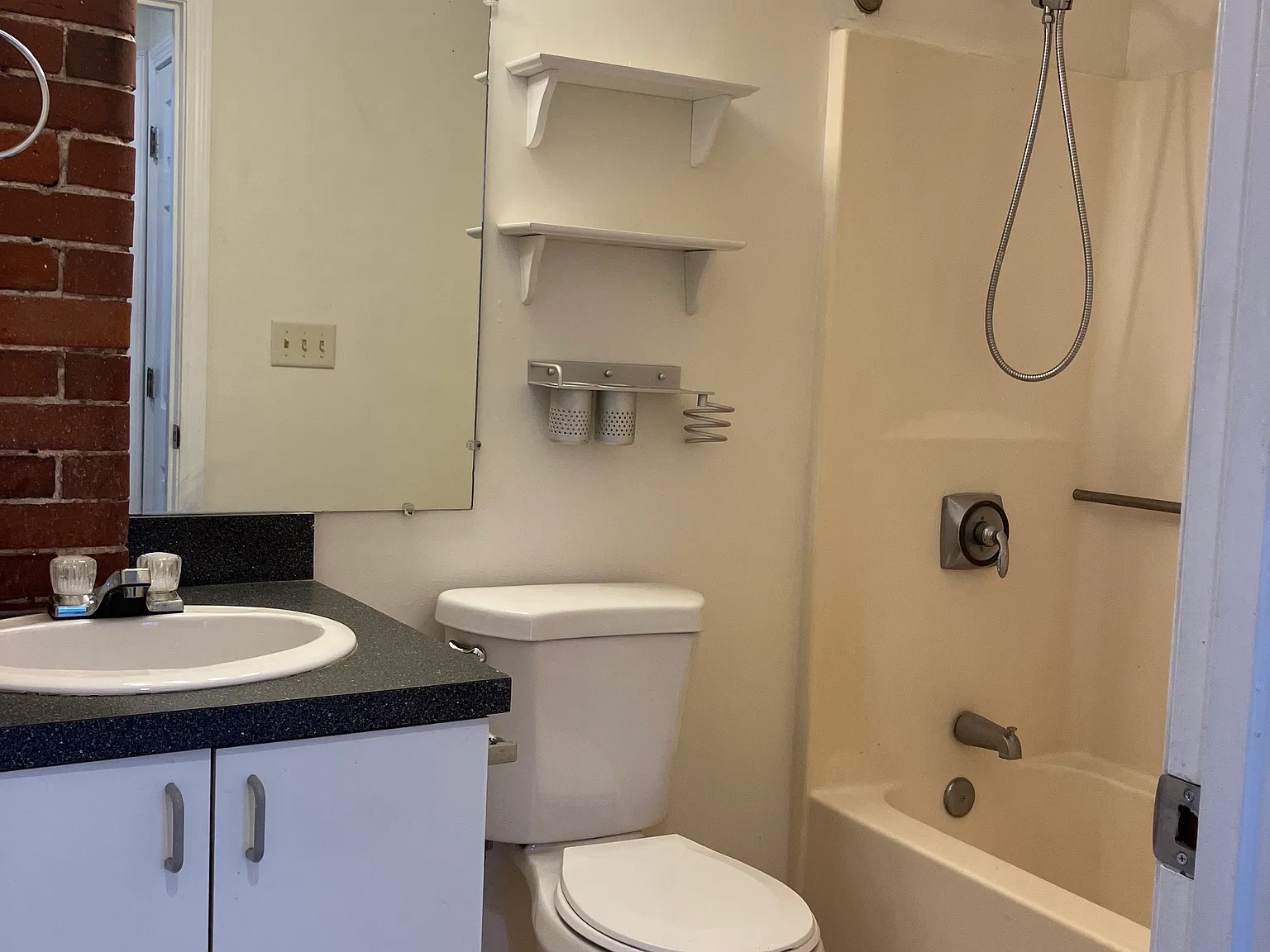 2 bed, 950 sqft, $1,950 — Photo 4