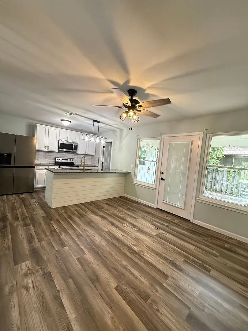 Charming 3-Bedroom Single-Family Home in North Charleston — Photo 4