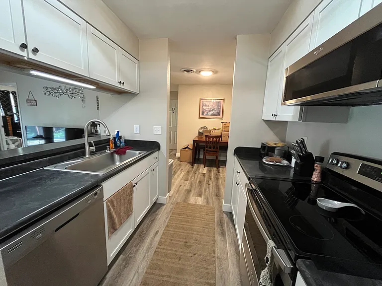 1320 Riverside Dr #12 — Photo 2