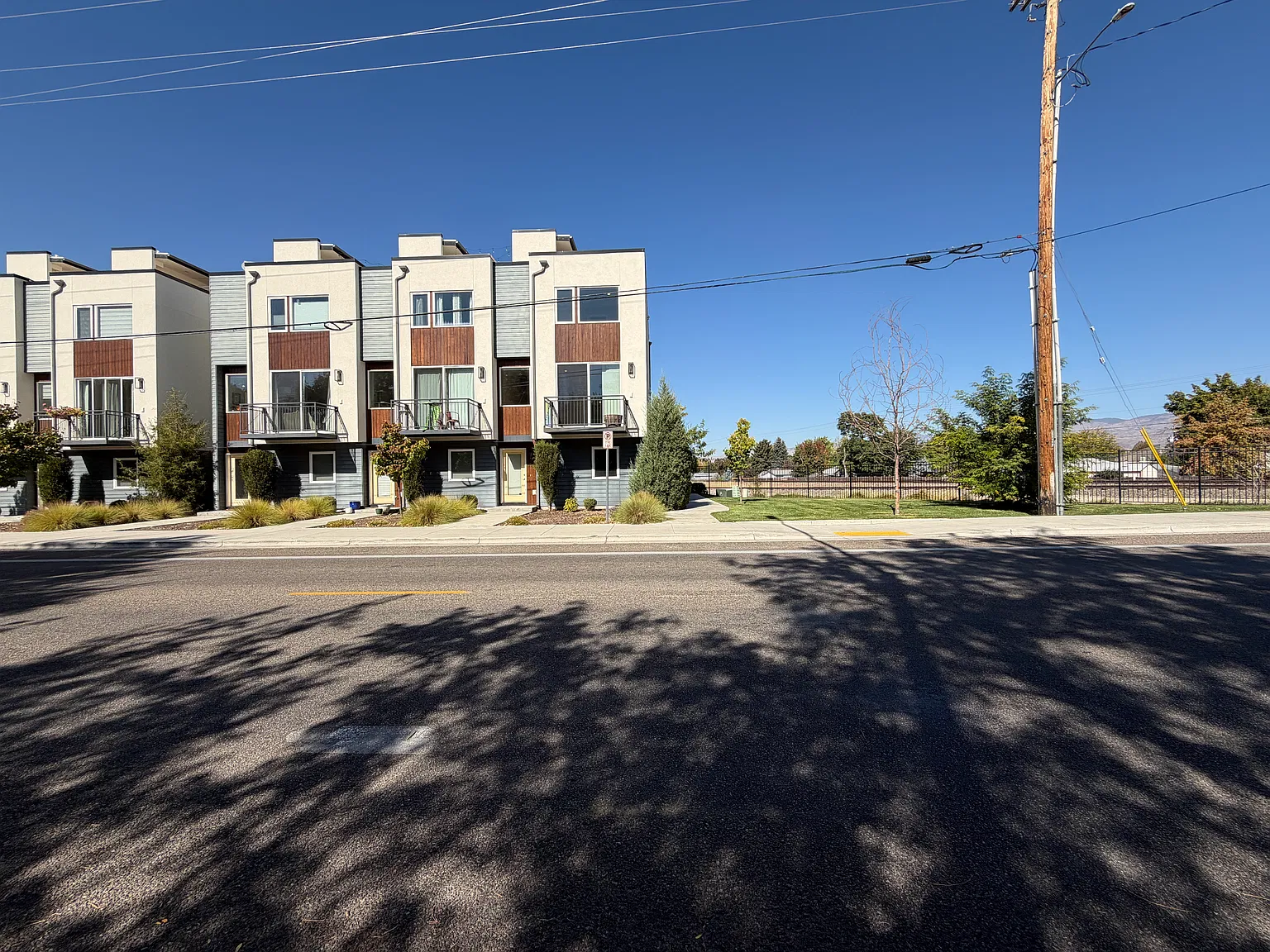3 bed, 1739 sqft, $3,250 — Photo 2