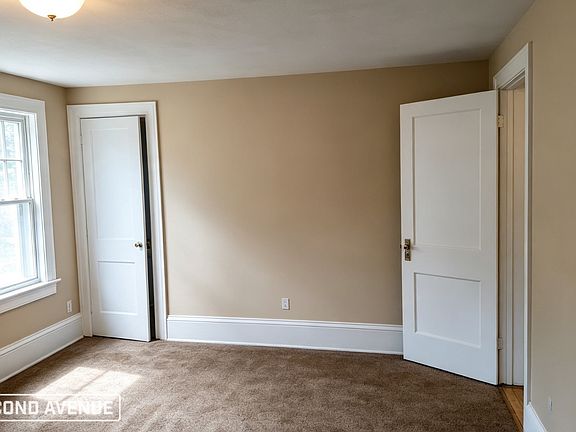 4th image of 742 N Way St