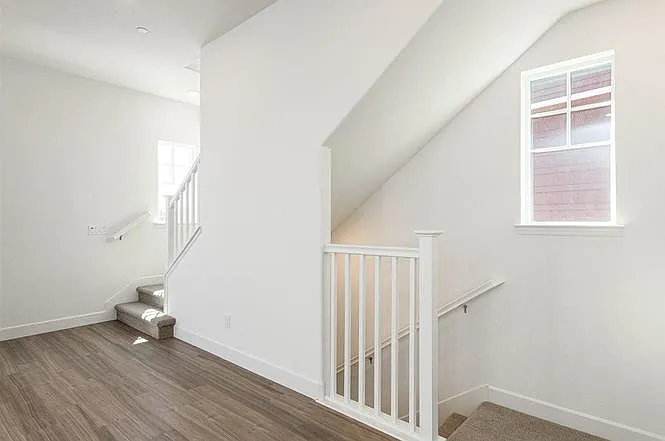 4 bed, 3.5 bath, 2402 sqft, $5,150 — Photo 4