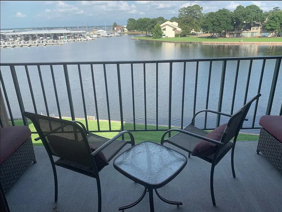 2 bed, 1000 sqft, $1,800 — Photo 2