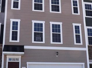 16 Stafford Pl, Falling Waters, WV 25419