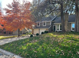 8238 Parkhill Cir, Lenexa, KS 66215