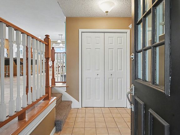 3rd image of 1050 Buckeye Ln