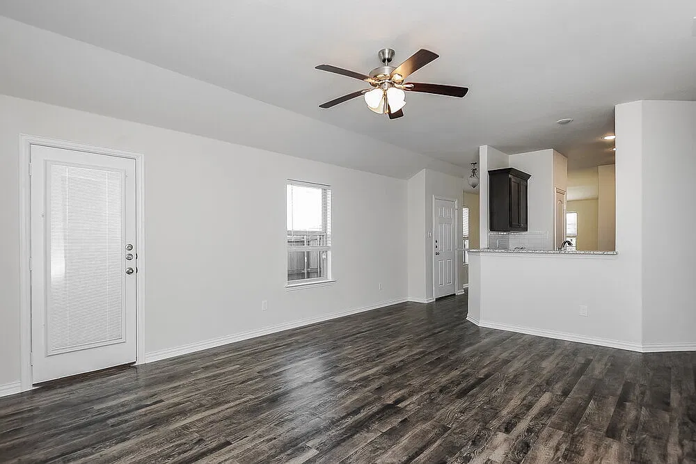 3 bed, 2.0 bath, 1526 sqft, $2,130 — Photo 4