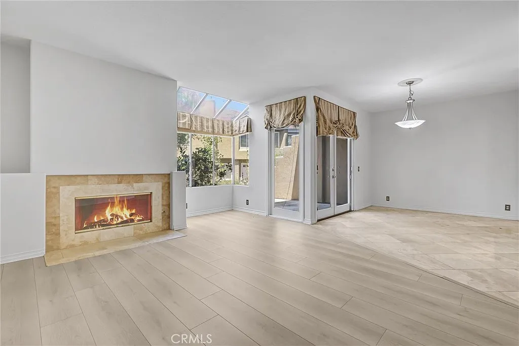 3 bed, 1983 sqft, $5,195 — Photo 4