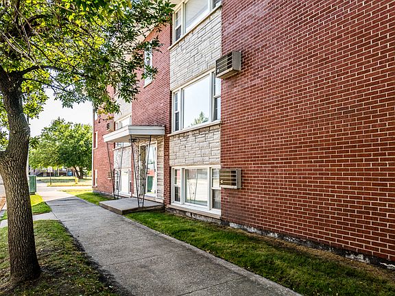 2nd image of 101 Memorial Dr #2277320