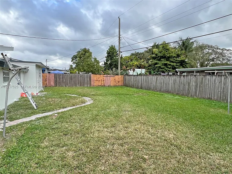 11962 SW 37th Ter — Photo 23