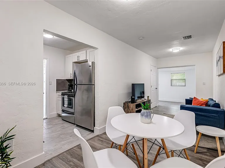 327 NE 55th St #2 — Photo 9