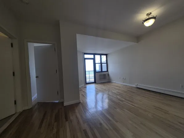 (undisclosed Address), Long Beach, NY 11561