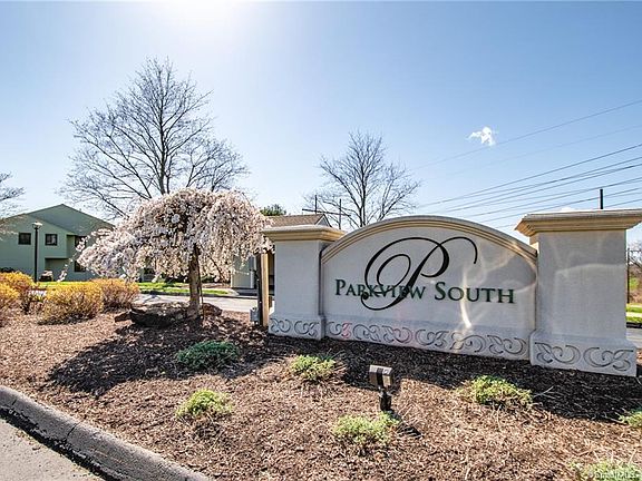 2nd image of 102 Summer Hill Dr Unit 102