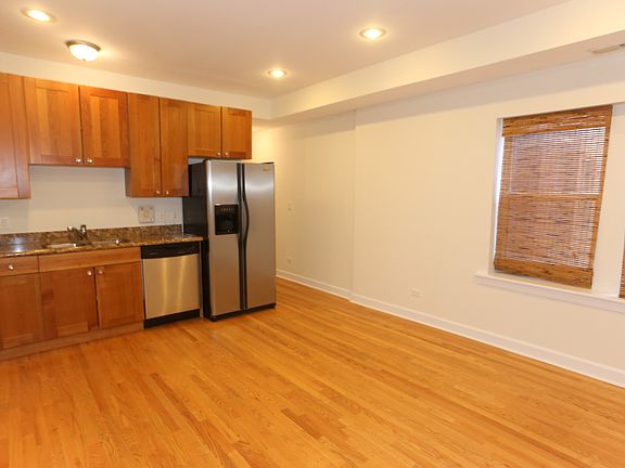 3rd image of 3005 W Gunnison St APT 1W