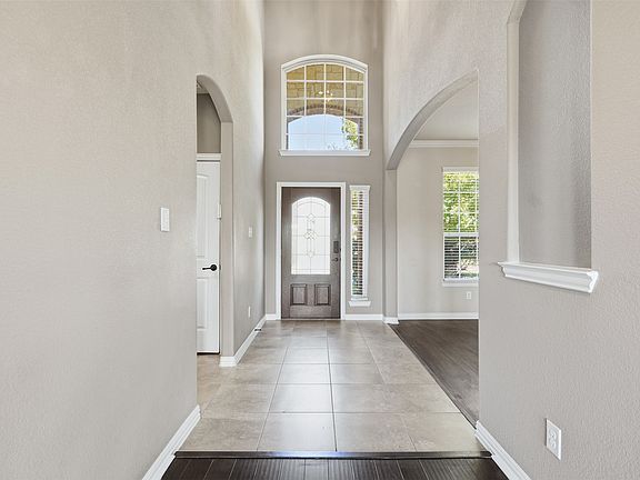 3rd image of 813 Salida Rd