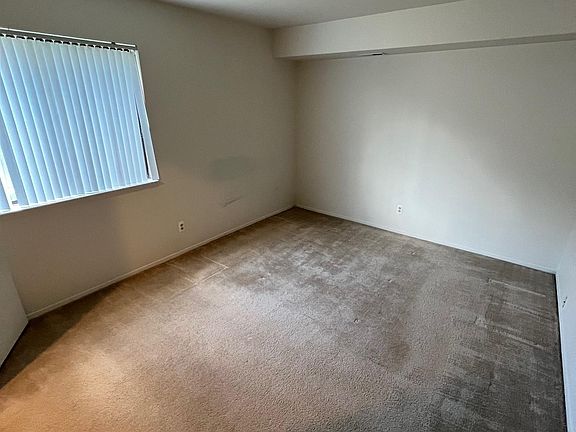 4th image of 44327 Sunnyside Dr APT 203