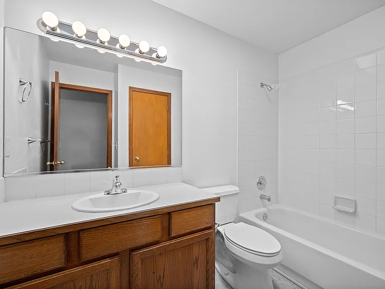 412 E Piper Glen Ct — Photo 8