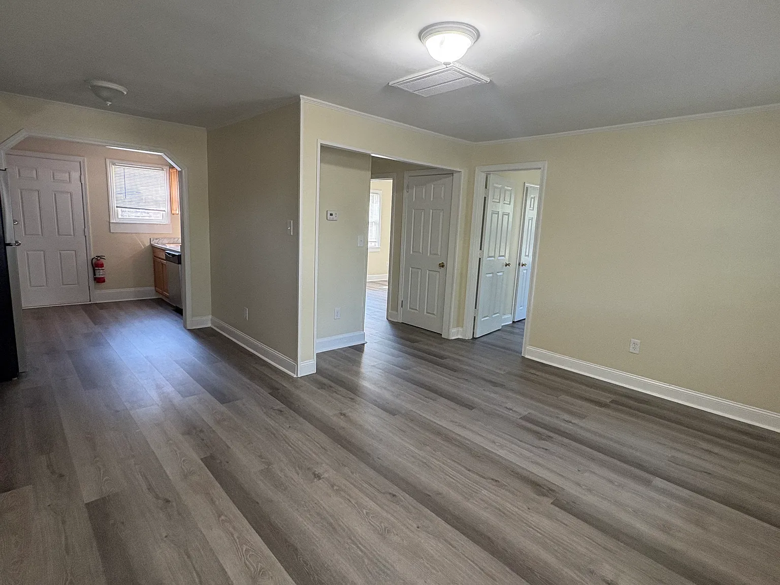 2 bed, 800 sqft, $1,300 — Photo 2